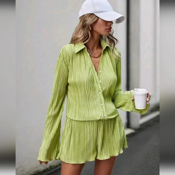 Ladies' Solid Color Pleated Two-Piece Set - Picture 3 of 5